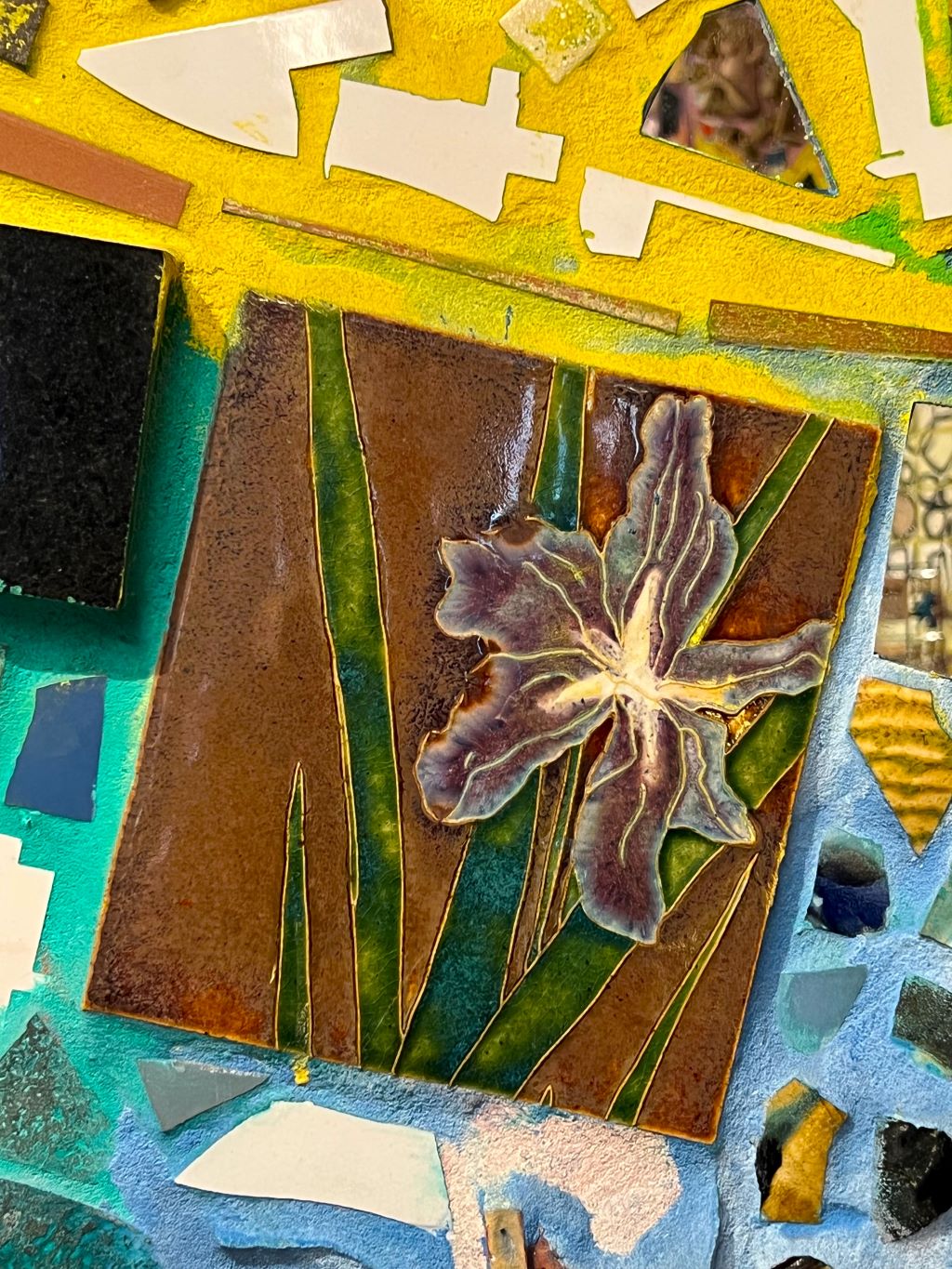 tile with a lily image